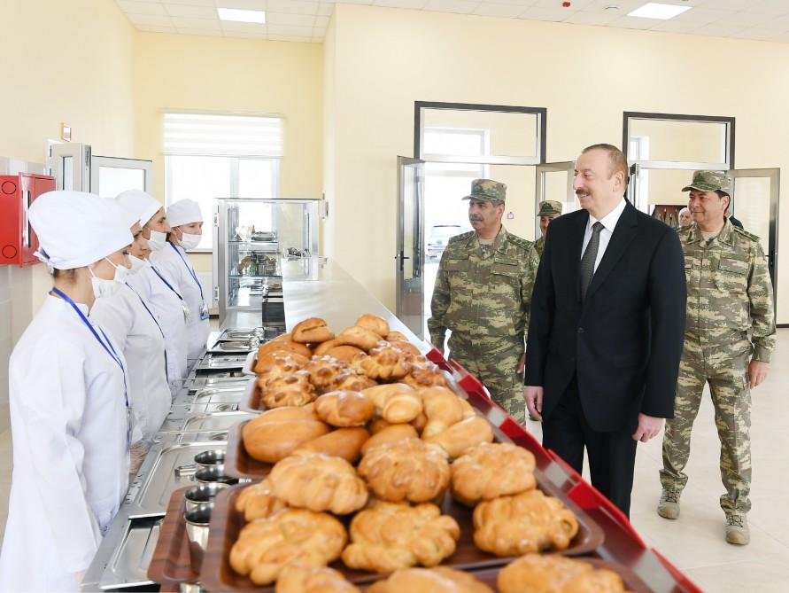 Президент Азербайджана Ильхам Алиев принял участие в открытии N-ской воинской части минобороны (ФОТО)