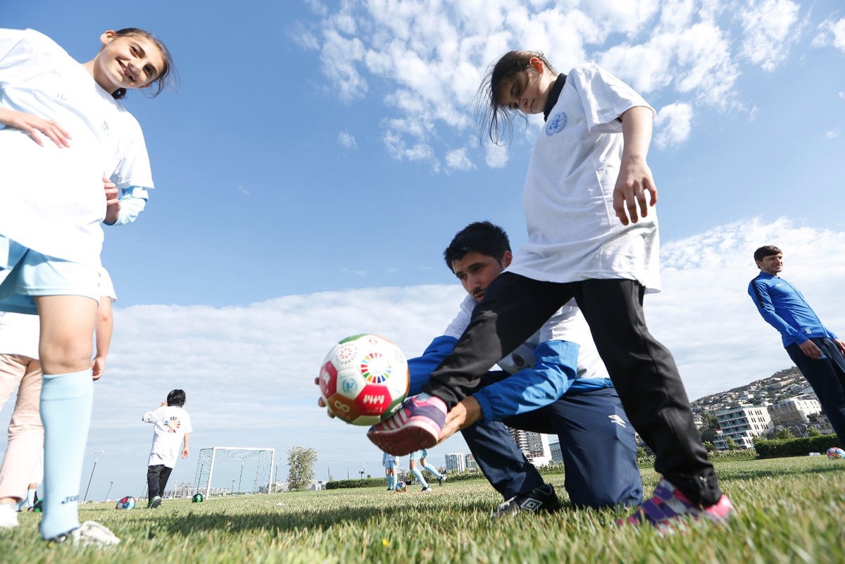 Uşaqlar üçün futbol üzrə master-klass keçirilib (FOTO)