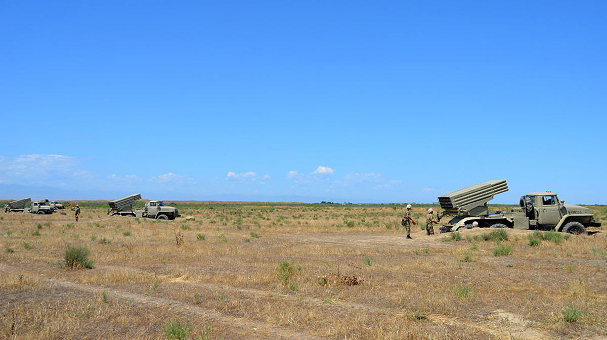 Ракетные и артиллерийские соединения ВС Азербайджана выполнили практические стрельбы (ФОТО/ВИДЕО)