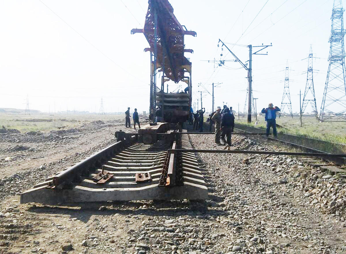 Azerbaijan continues repairing section of Alat-Osmanli-Astara railway (PHOTO) - Gallery Image