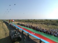 Azerbaijani SBS organizes victory march with two-kilometer state flag (PHOTO) - Gallery Thumbnail