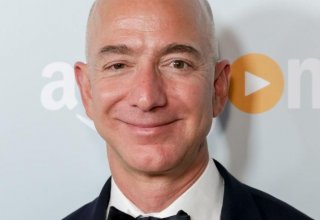 Amazon CEO becomes world's richest man