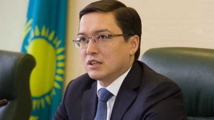 Глава Нацбанка рекомендовал казахстанцам не бегать по обменникам