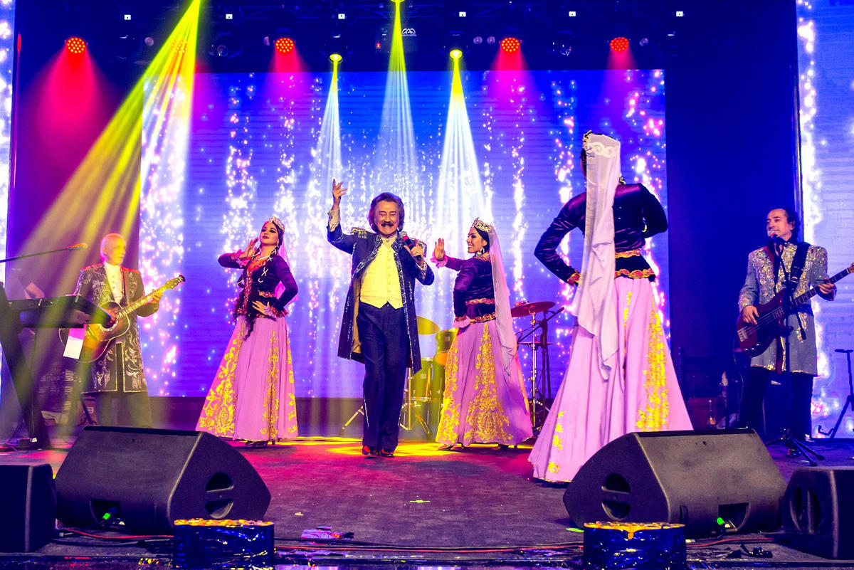 Каспийский берег Баку зажгли грандиозным шоу легендарные "Boney M" и "Ялла" (ФОТО)