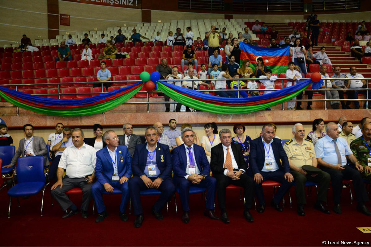 В Баку проходит международный турнир по каратэ памяти Национального героя Альберта Агарунова (ФОТО)