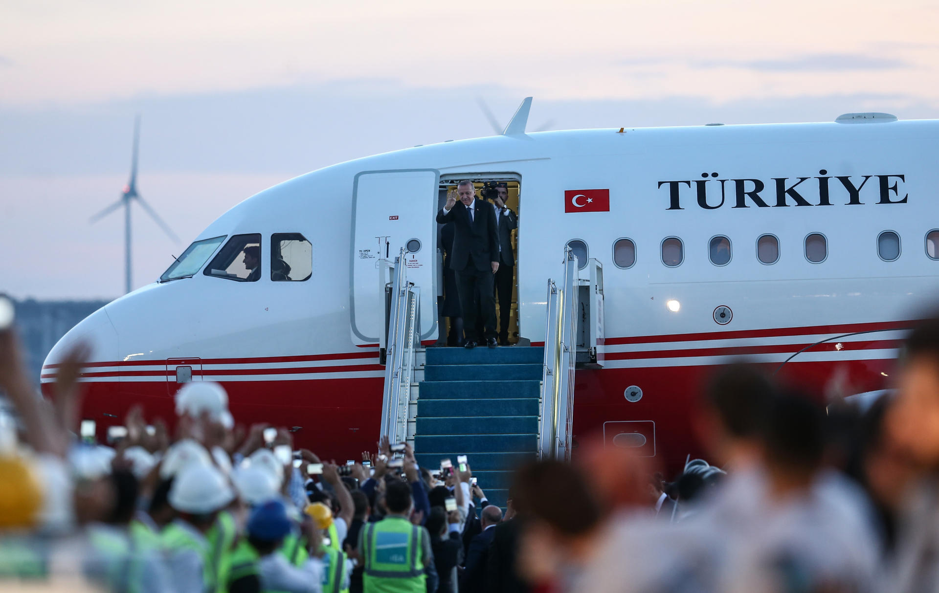 Самолет президента Турции приземлился в новом аэропорту Стамбула