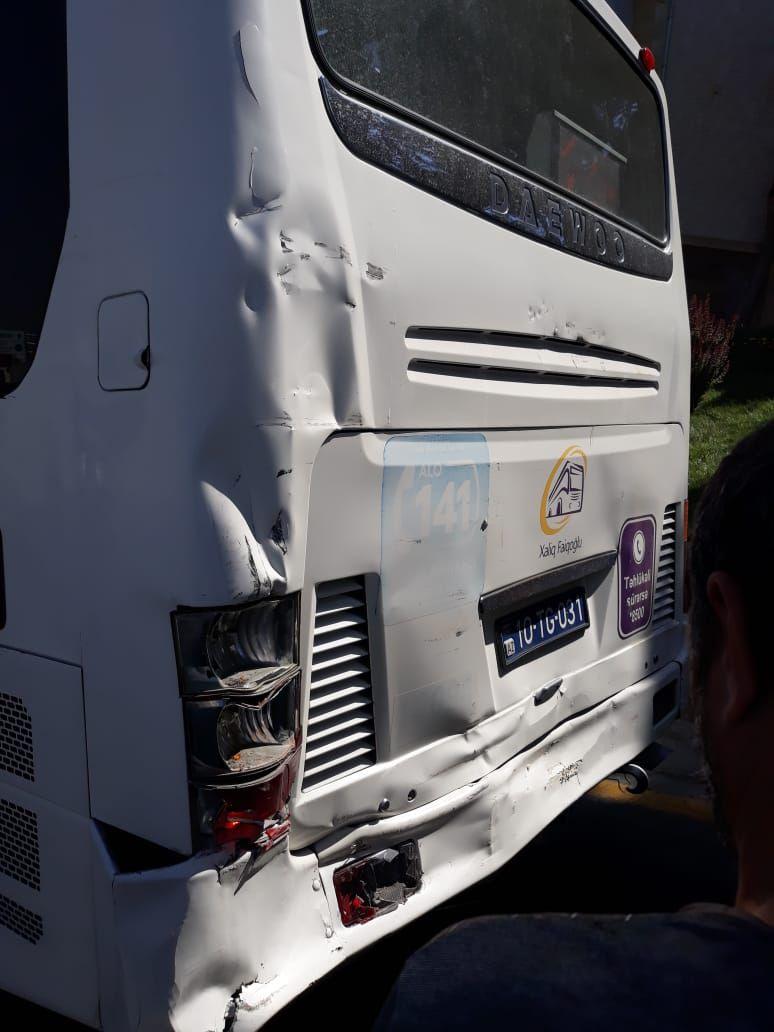 Bakıda nasaz yük maşını avtobusa çırpıldı – VİDEO