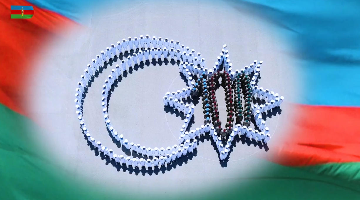Флешмоб по случаю 100-летия азербайджанской армии (ВИДЕО)