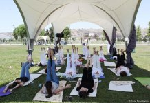 Йога на открытом воздухе - масштабный Фестиваль в Баку (ФОТО)