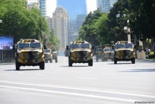 Azerbaycan ordusunun 100. kuruluş yıl dönümü dolayısıyla askeri tören yapılıyor