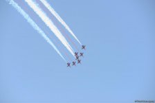 Demonstration flights of Solo Turk and Turkish Stars aircraft above Baku Bay (PHOTO)