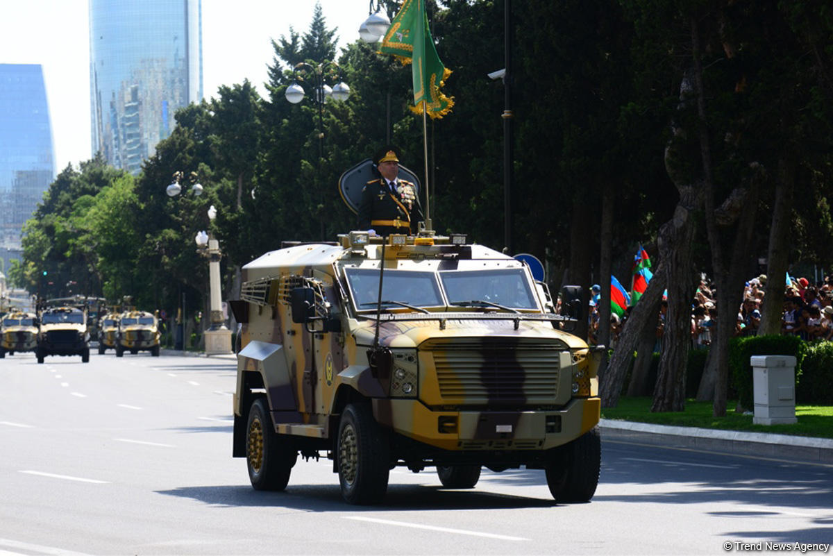 В Баку прошел военный парад в связи со 100-летним юбилеем ВС Азербайджана (ФОТО/ВИДЕО)