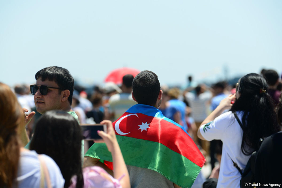 Турецкие истребители над Бакинской бухтой (ФОТО)