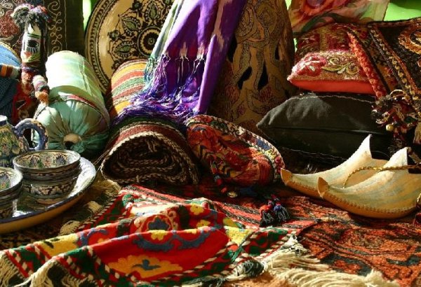 Uzbek craftsmen aim to attract visitors in Baku with unique shop
