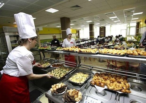 В  образовательных учреждениях Азербайджана будет госконтроль рациона питания