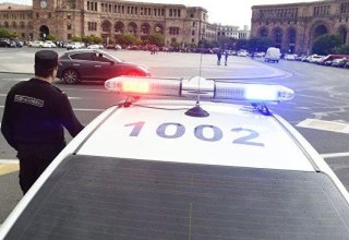 Armenian special police forces begin to detain protesters