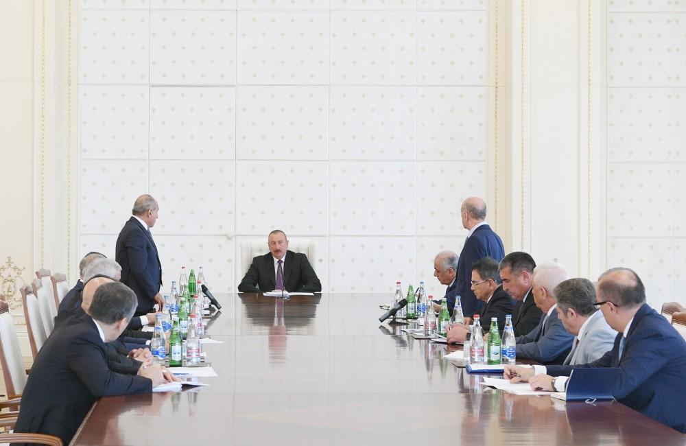 Президент Ильхам Алиев провел совещание в связи с ситуацией в энергосистеме Азербайджана (ФОТО)