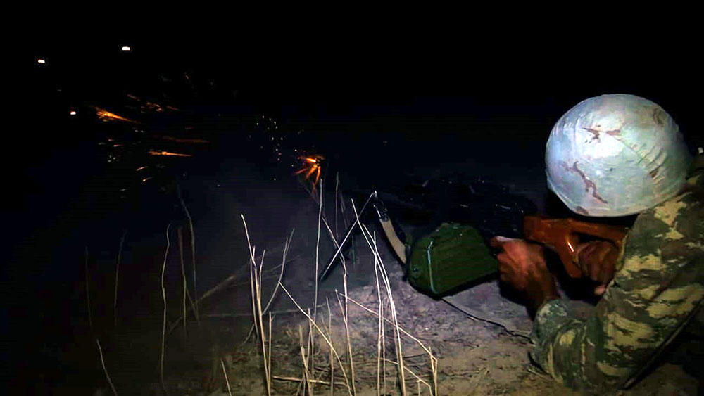 Təlimlərdə gecə vaxtı döyüş atışları keçirilib (FOTO/VİDEO)