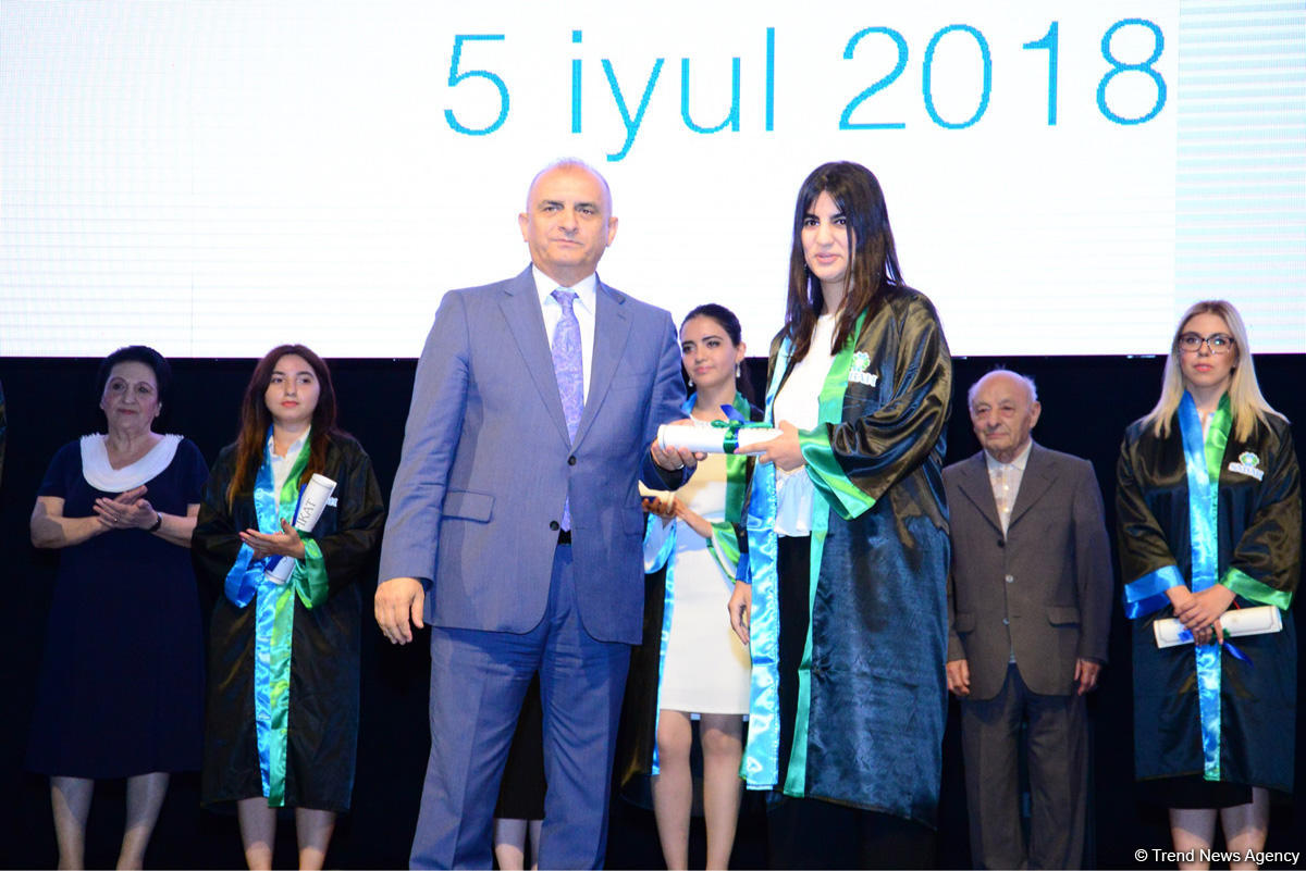 В Баку прошла церемония по случаю выпуска студентов групп SABAH (ФОТО)