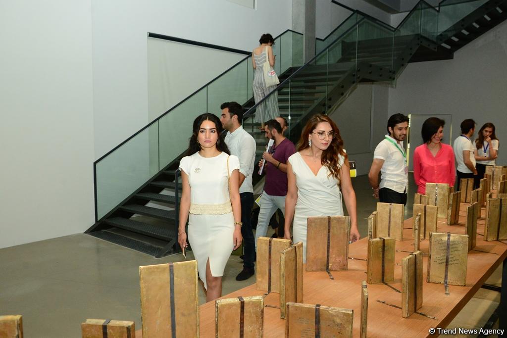 YARAT представил выставку всемирно известной художницы Шилпы Гупты "И в твой язык я не вмещусь" (ФОТО)