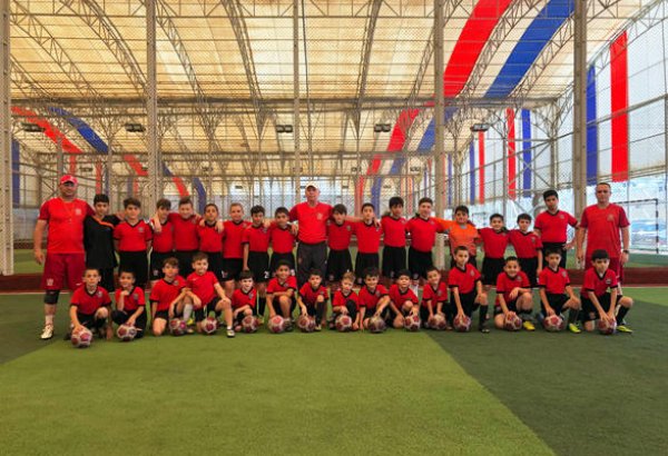 Футбольная школа AZFAR приглашает вместе провести летние каникулы