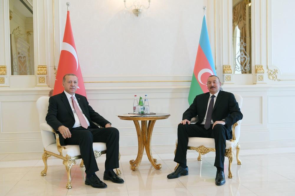 Состоялась встреча один на один президентов Азербайджана и Турции
