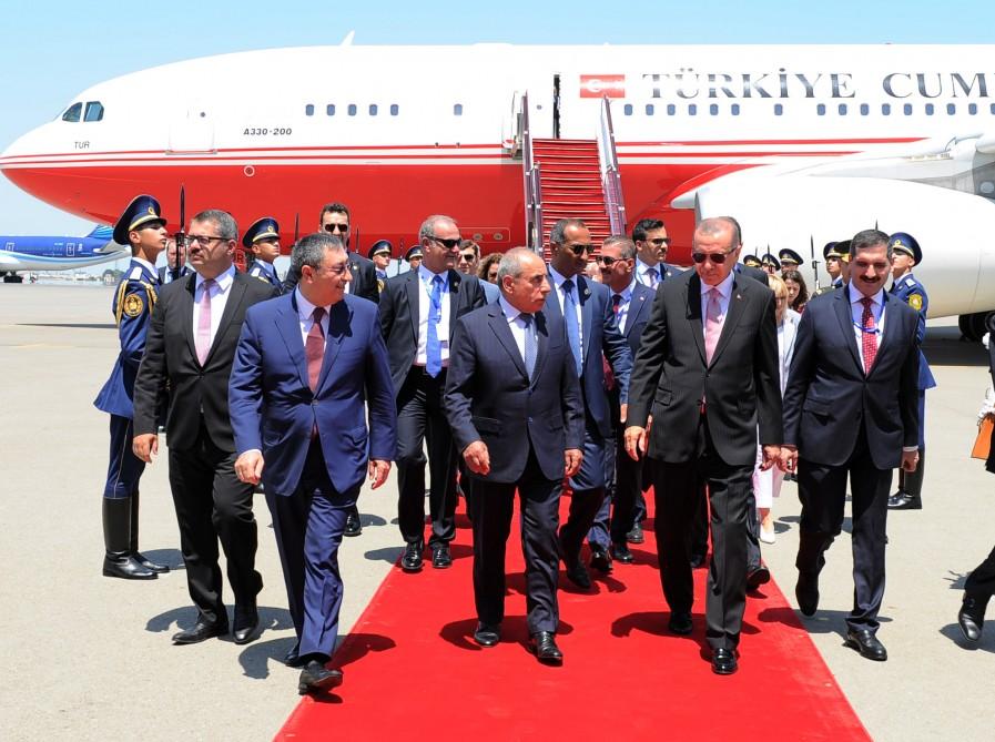 Erdogan arrives in Azerbaijan on official visit (PHOTO)