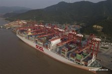 Порт Нинбо-Чжоушань стремительно развивался в первой половине (ФОТО)