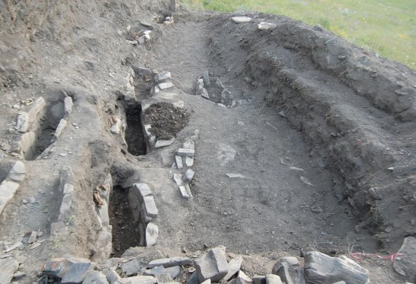 Xınalıqda 2500 il yaşı olan qədim nekropol aşkarlandı (FOTO)