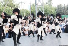 Жаркое лето Бакинского бульвара – танцы и песни народов мира (ФОТО)