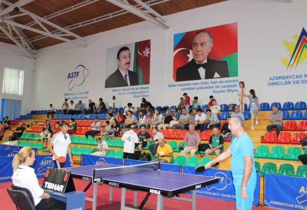 В Баку прошел турнир по теннису в честь Дня национальной прессы (ФОТО)