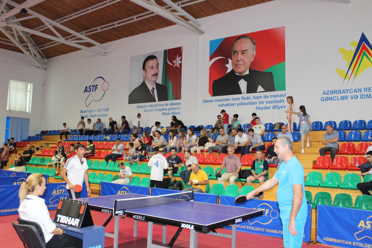 В Баку прошел турнир по теннису в честь Дня национальной прессы (ФОТО)