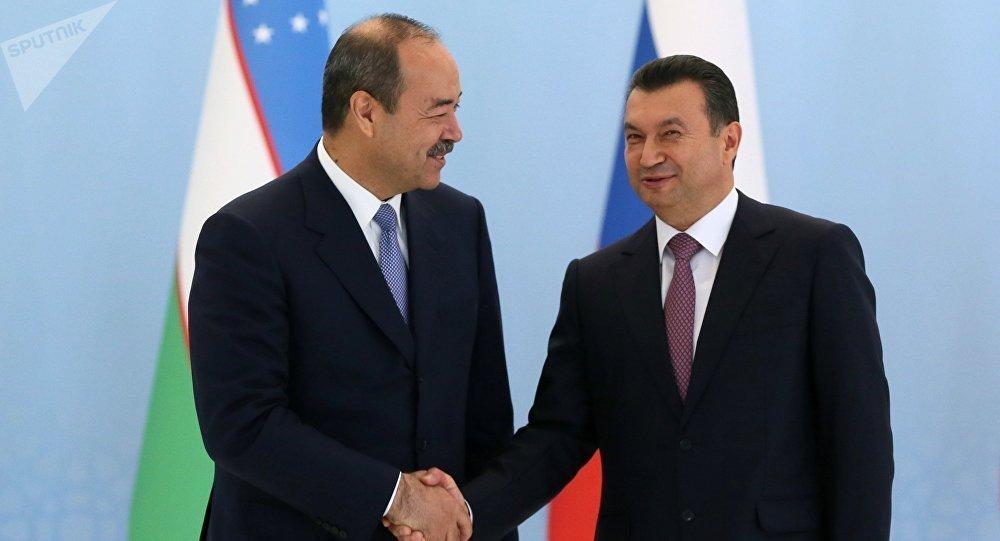 Uzbek, Tajik PMs talks over presidents' upcoming meeting