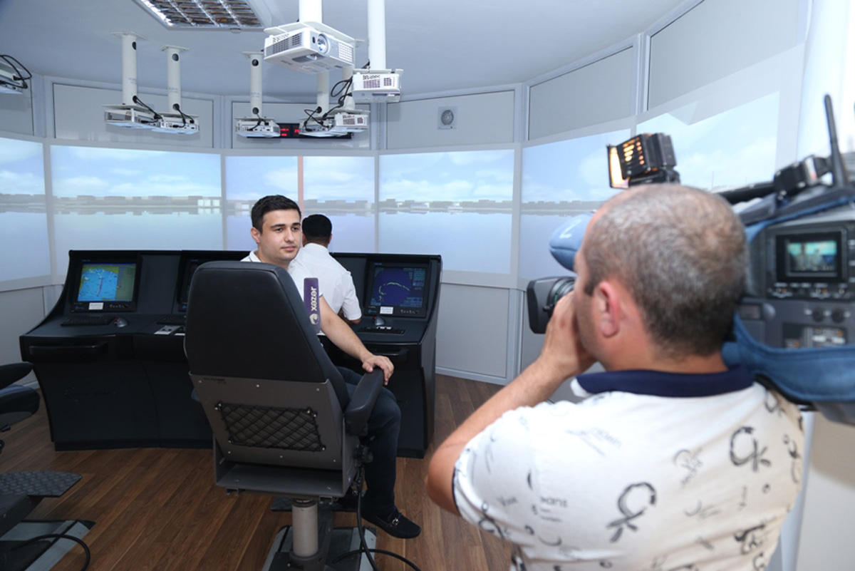 Передовые решения по подготовке специалистов, работающих в море: Каспар организовал пресс-тур для СМИ (ФОТО)