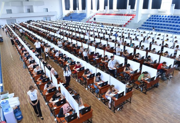 В Азербайджане продолжаются тестовые экзамены  по приему на работу учителей