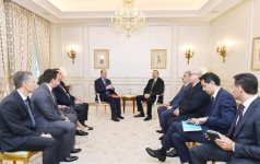 Президент Ильхам Алиев встретился в Париже с вице-президентом компании Airbus по Евразии (ФОТО)