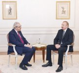 Президент Ильхам Алиев встретился в Париже с генеральным исполнительным директором группы SUEZ (ФОТО)