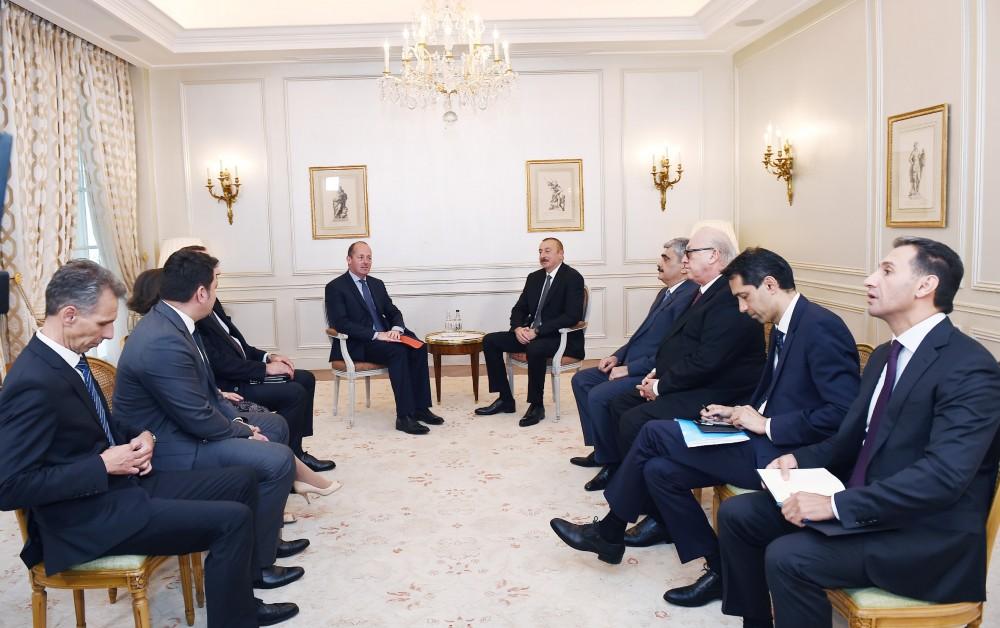 Prezident İlham Əliyev Parisdə “Airbus” şirkətinin Avrasiya üzrə vitse-prezidenti ilə görüşüb (FOTO)