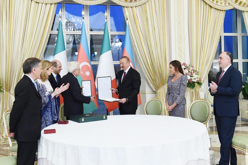 Президент Ильхам Алиев и Первая леди Мехрибан Алиева награждены орденом «За заслуги» Кавалер Большого креста  (ФОТО)