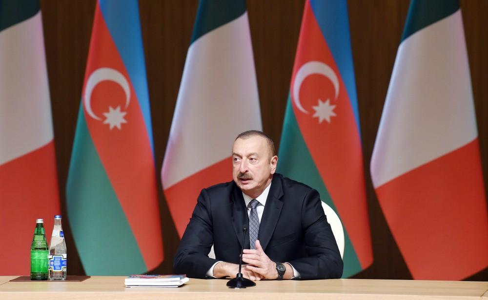 Azerbaijani, Italian presidents attend business forum in Baku (PHOTO)