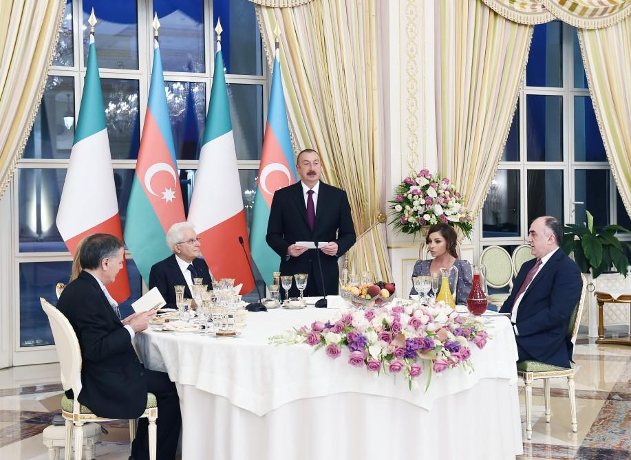 От имени Президента Ильхама Алиева в честь Президента Италии организован официальный прием (ФОТО)