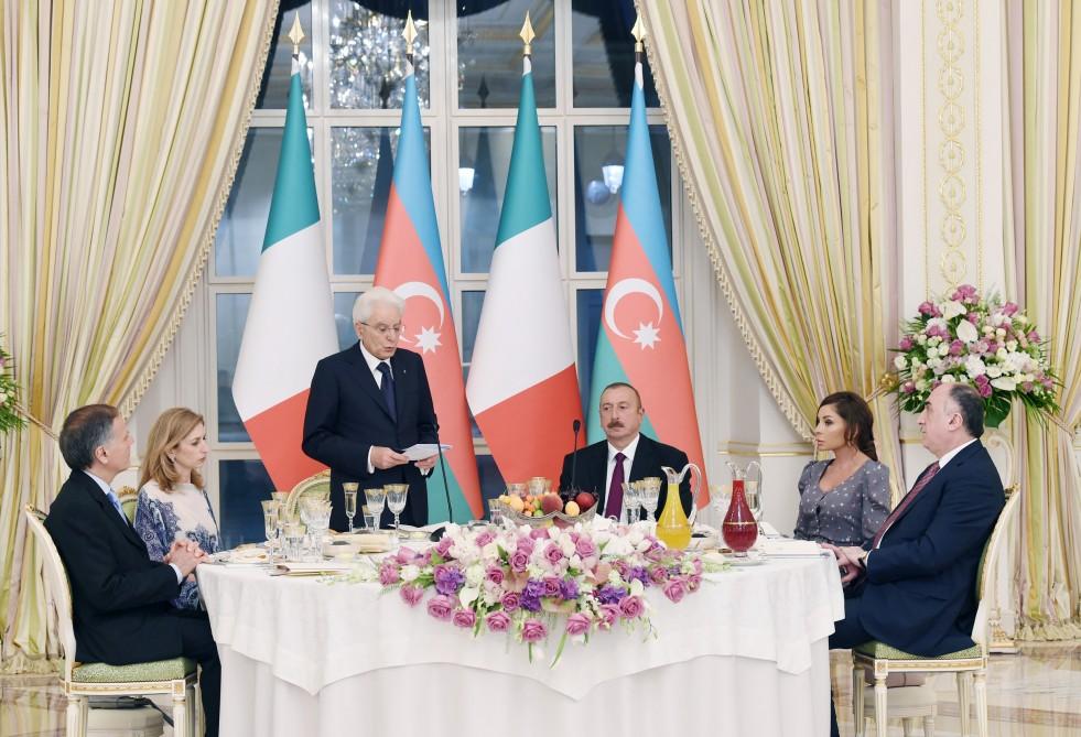 От имени Президента Ильхама Алиева в честь Президента Италии организован официальный прием (ФОТО)