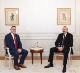President Aliyev meets Iveco France president in Paris (PHOTO)