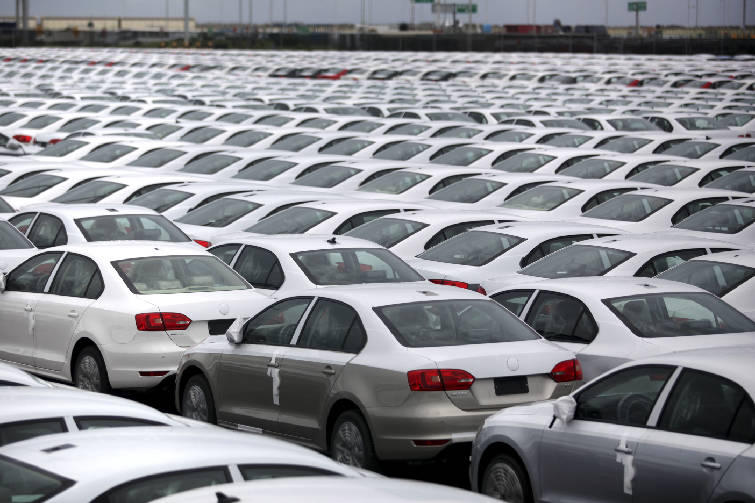 "Volkswagen" Meksikada istehsalın dayandırılmasını uzadır