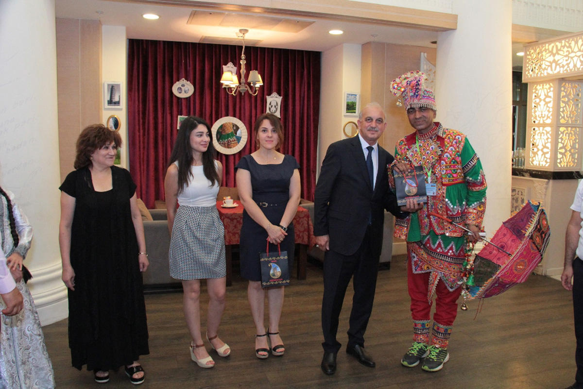 I Beynəlxalq Folklor Festivalı iştirakçıları ilə görüş keçirilib (FOTO)