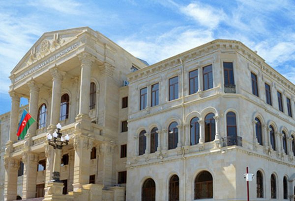 По подозрению в получении взятки задержаны два сотрудника Государственной налоговой службы Азербайджана (ВИДЕО)