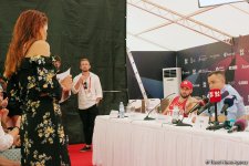 Азербайджанские и российские журналисты приняли участие в съемках комедии "Жара в БАКУ" (ФОТО)