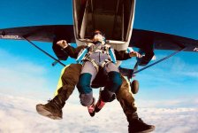 Впервые 13-летняя азербайджанка совершила прыжок  с парашютом с высоты 4400 метров! (ВИДЕО, ФОТО)