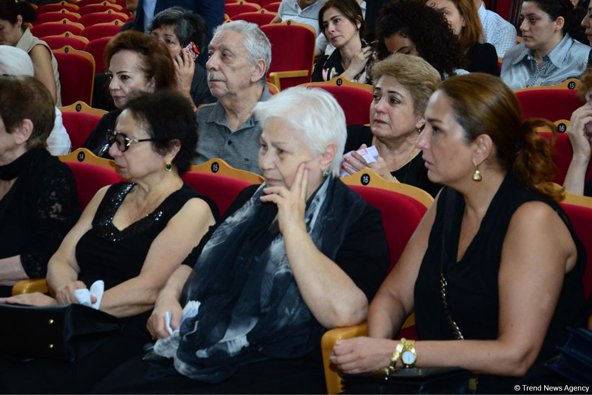 В Баку проходит  церемония прощания с народным артистом Азербайджана Хайямом Мирзазаде (ФОТО)