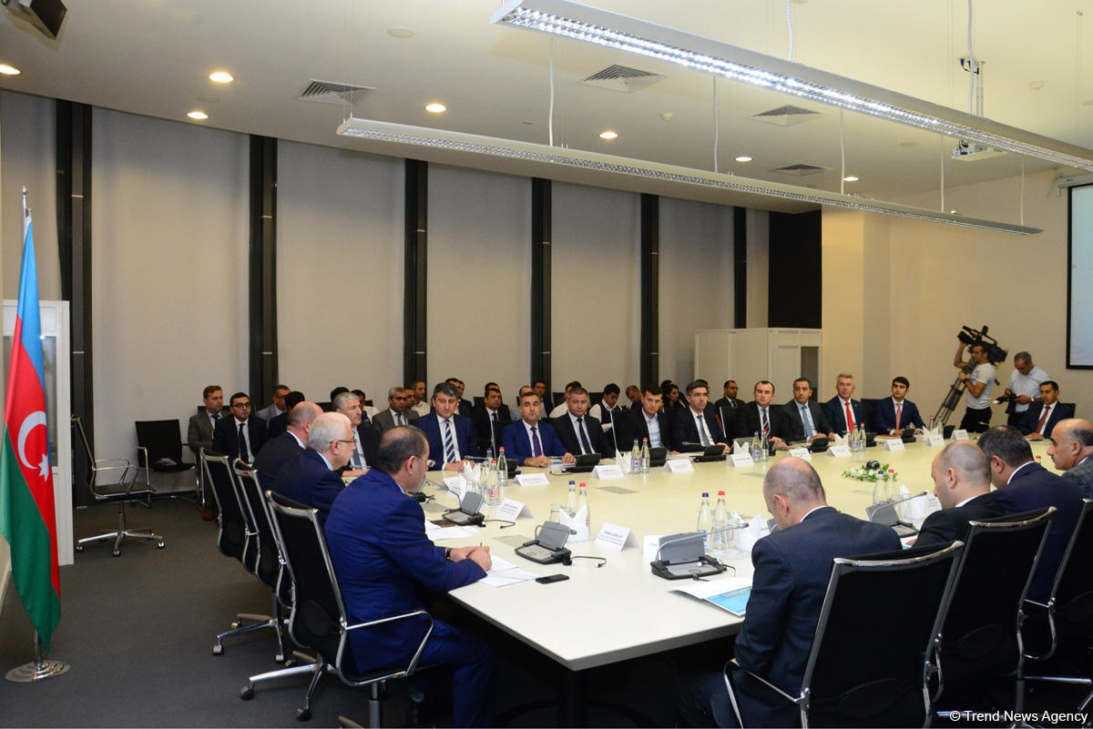 В Азербайджане намерены повысить роль таможенных органов в поддержке предпринимательства (ФОТО)